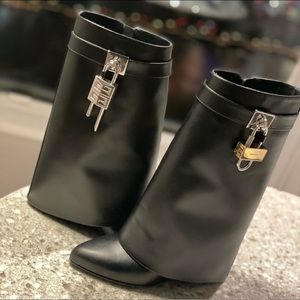 Shark Lock ankle boots in leather